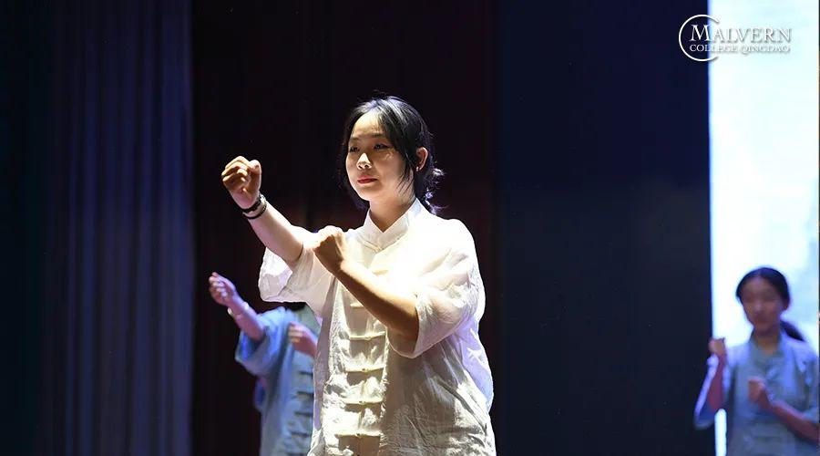 青岛墨尔文中学寄宿生活国风达人秀一起穿越千年