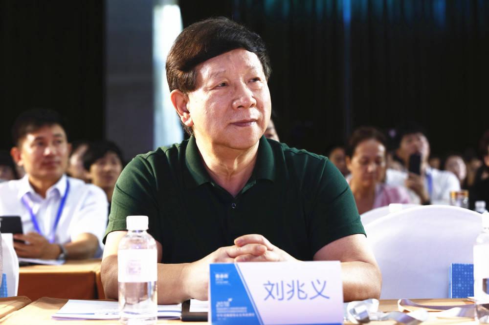 特级英语教师刘兆义以课程标准为统领让教育与信息化发展相互促进