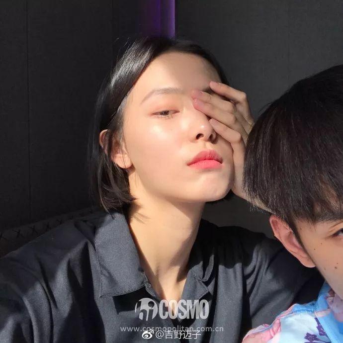 boyish style也是赵佳丽的心头爱,这种酷女孩都爱的穿搭方式,怎么样都