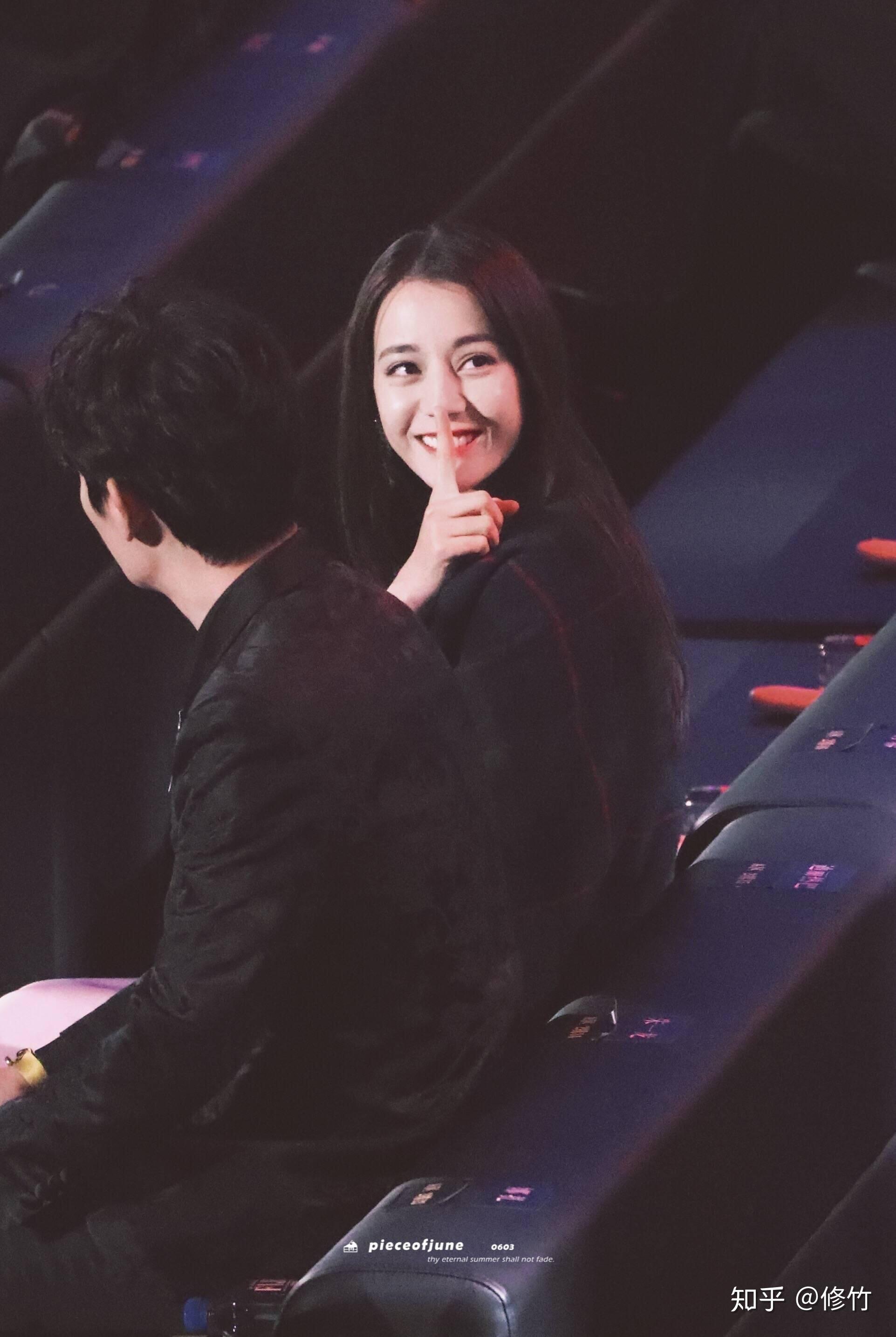 如何看待迪丽热巴在微博之夜活动中显得较衰老