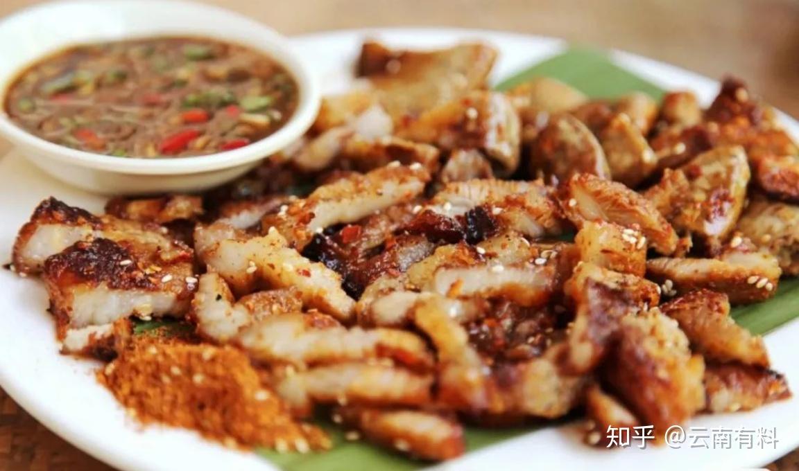 烤五花肉拼猪脸同行3个人,一个是资深吃货,一个是傣味爱好者,一个是