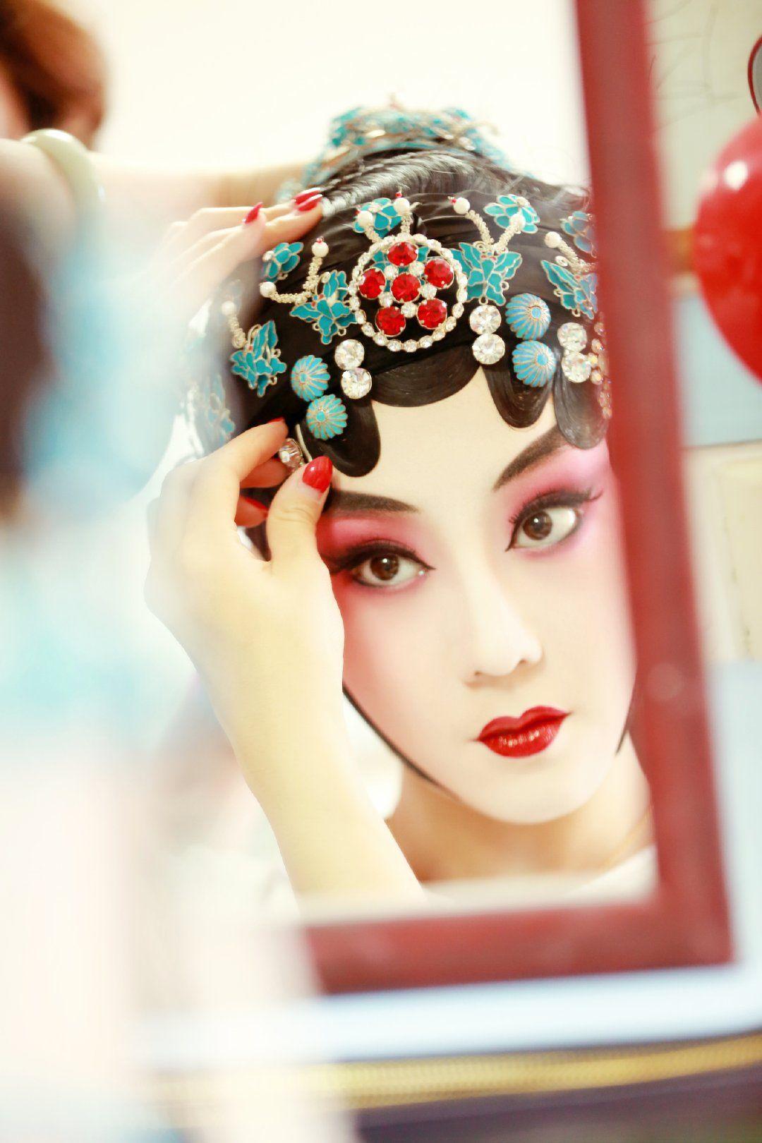 可以分享一些京剧画妆的图吗