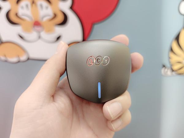 专为电竞而生,炫酷灯条设计,QCY G1真无线电竞游戏耳机体验