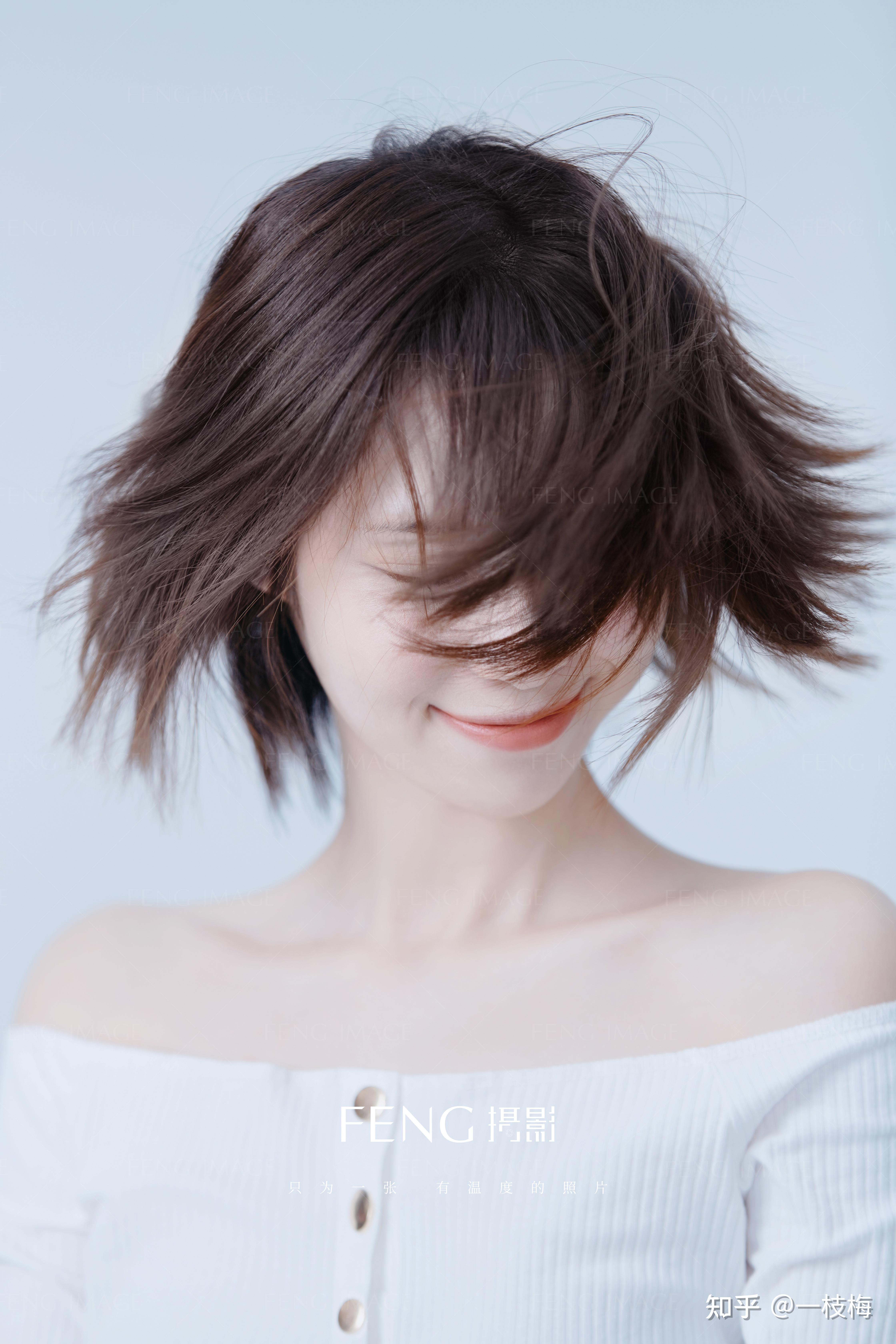 00后女大学生有什么适合的中短发发型以及发色,看起来比较甜美清新?