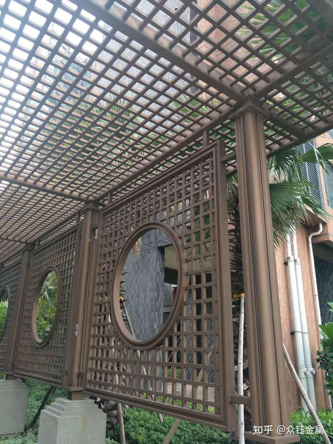 走廊仿古不锈钢格栅屏风中式金属之美