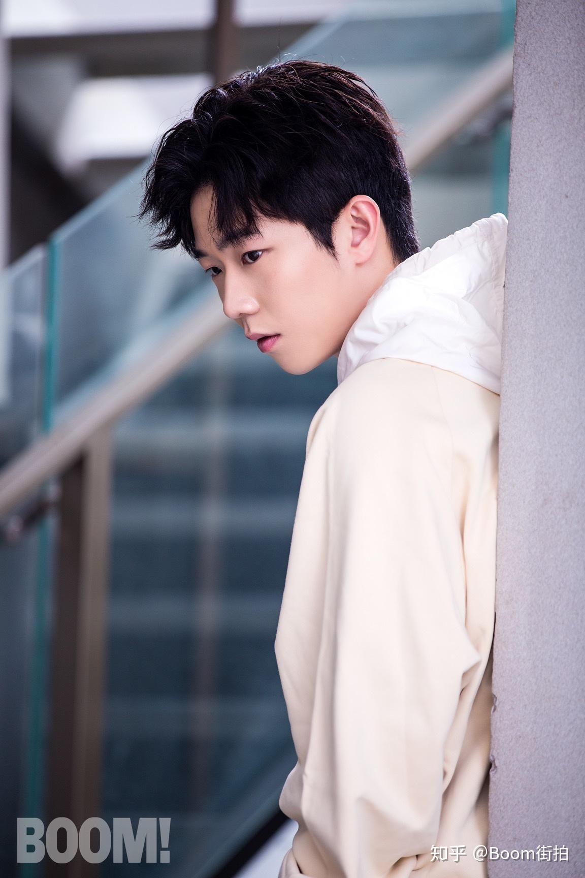 张亦驰最新街拍别样程序员现身