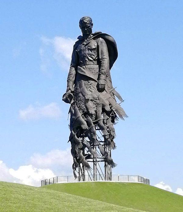 苏联雕像勒热夫图片