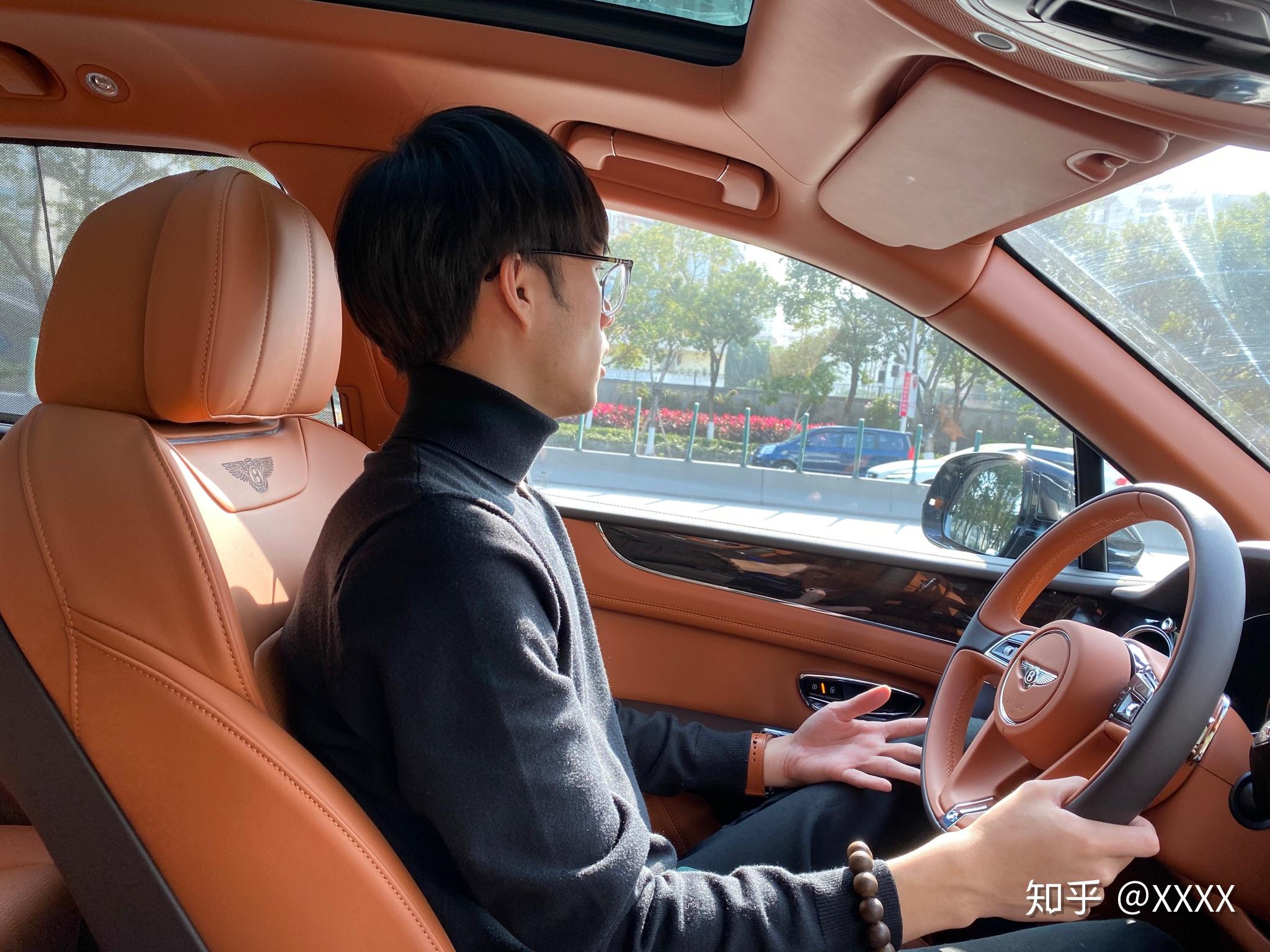 为什么帅哥们都很有钱? - 知乎