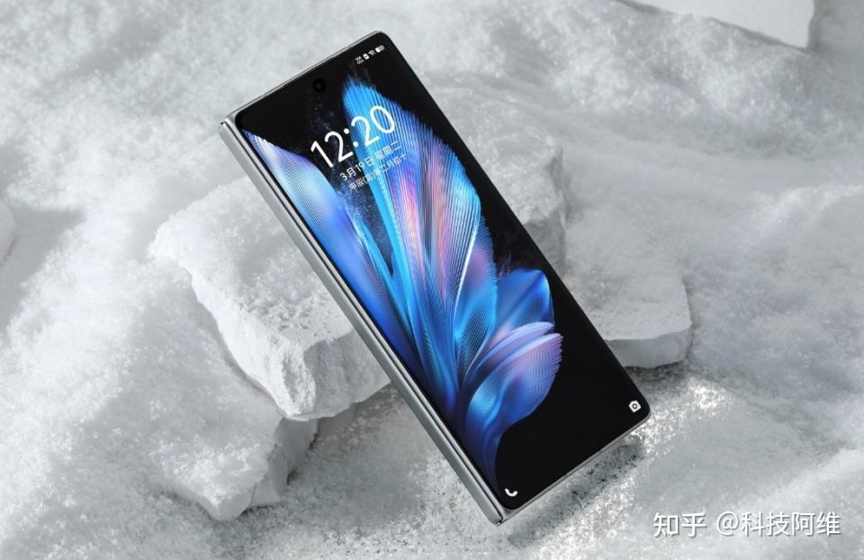 多家手机厂商均展开了对折叠屏手机的研究,因为这种新型的手机可以