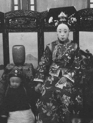 从出生到死亡：图文解说末代皇帝溥仪的一生 - 知乎