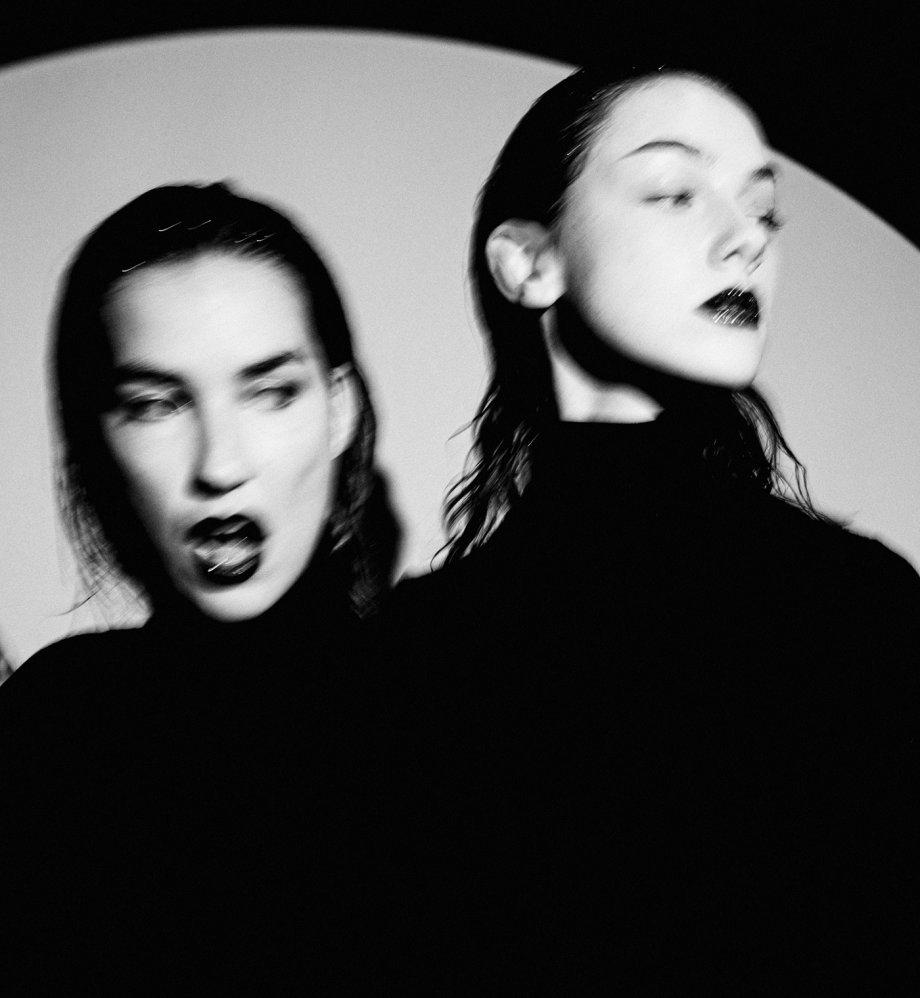 黑白高反差情绪姐妹花