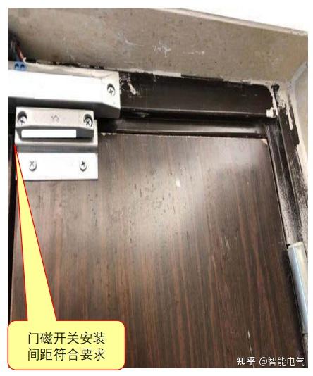 问题描述防火门监控系统门磁开关安装间距过大【图示 1】;按规范规定