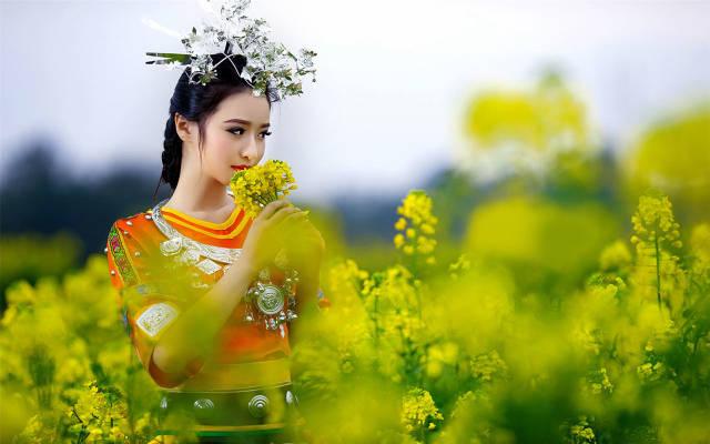 油菜花裡浪一浪