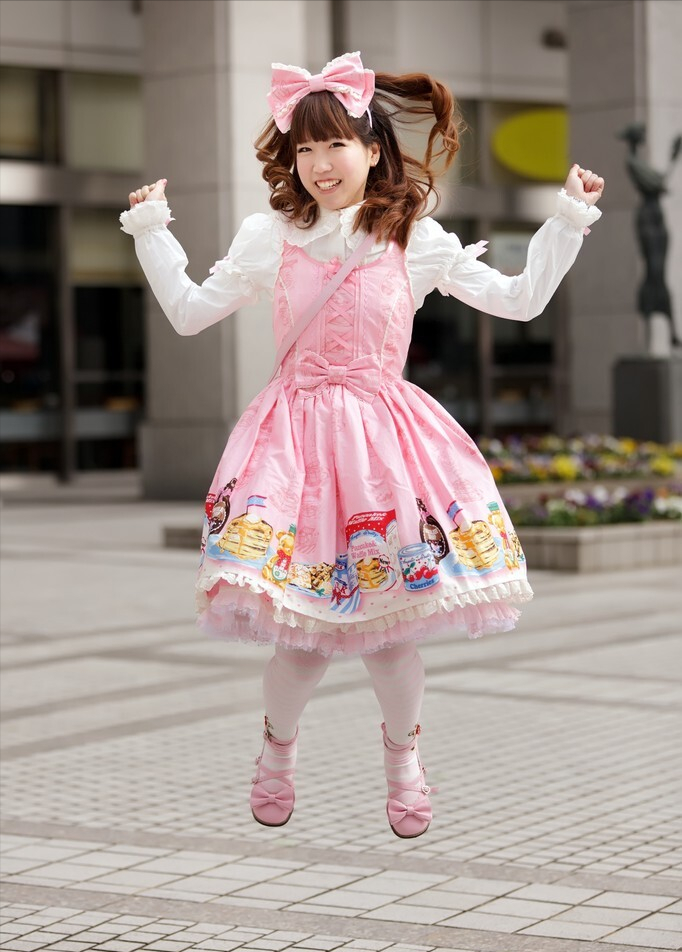 如何看待网红「党妹」穿日式洛丽塔裙跳舞在旅顺博物馆?