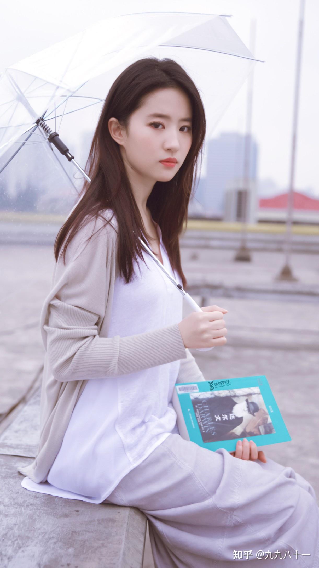 难怪刘亦菲向来都不接清宫剧原来换上清装这么美简直没有悬念的剧透