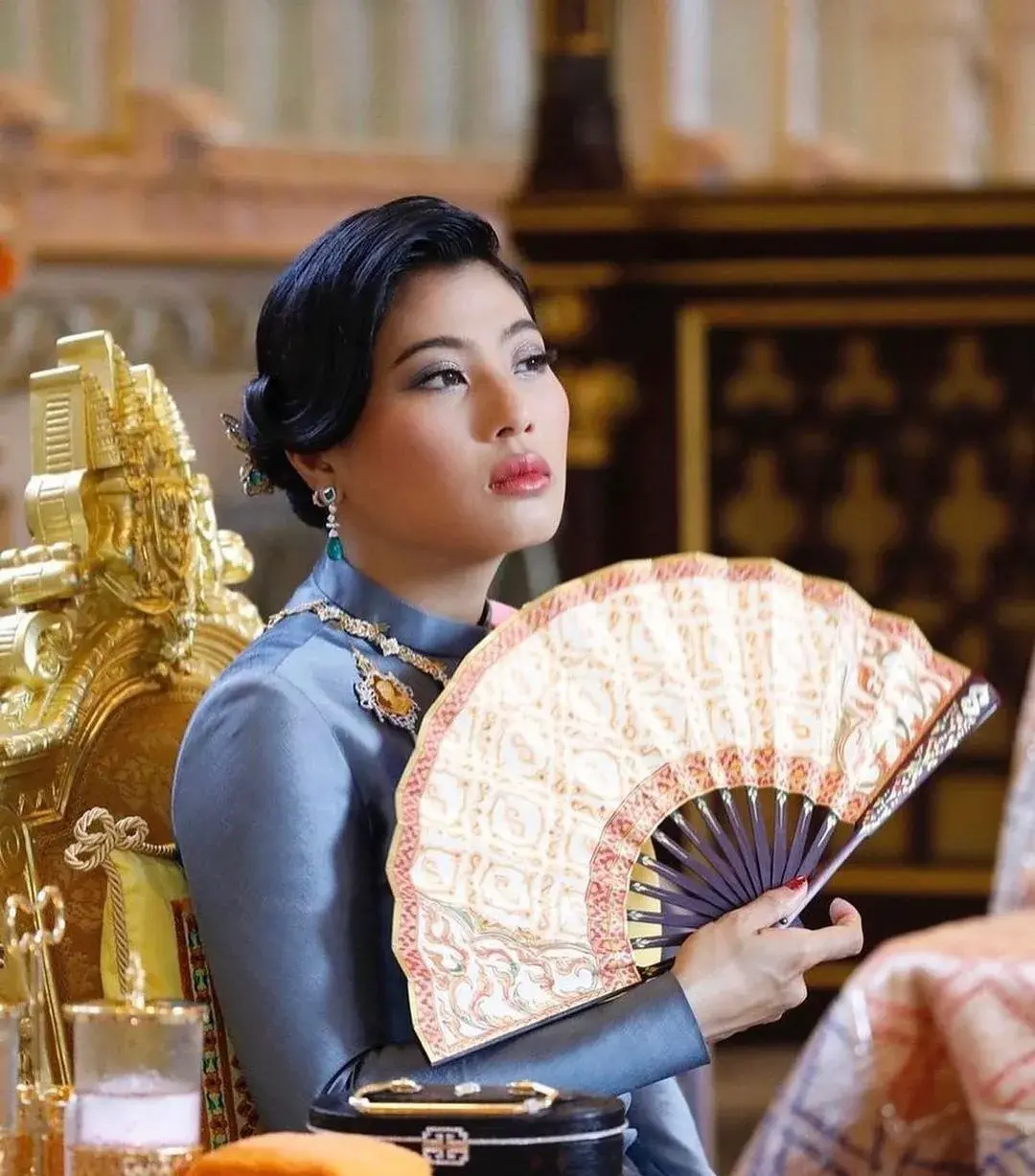 泰国国王20个嫔妃图片图片