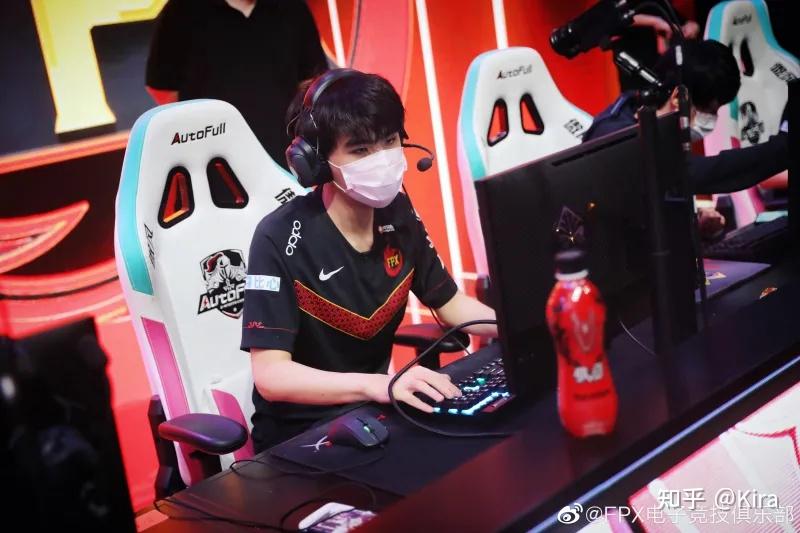 什么是电竞选手 v2-b13c2337505e12af62ec6da15123f300_r.jpg