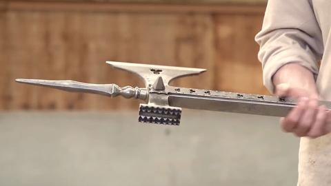 出警入跸图 中为什么绝大部分骑兵佩戴的武器是偃月刀 这种长柄刀适合在马上使用吗 知乎