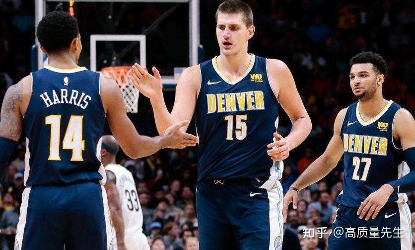 雄鹿与掘金激战正酣字母哥约基奇巅峰对决引爆全场焦点