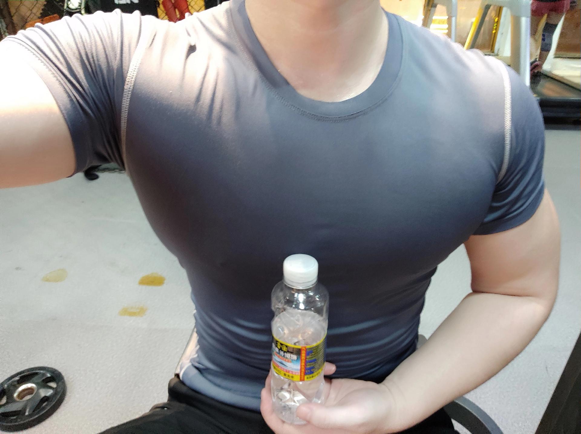 一件衣服穿了34年在生活中会被人嘲笑吗