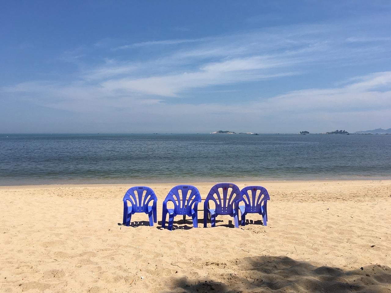 3. 雨中海岸风情