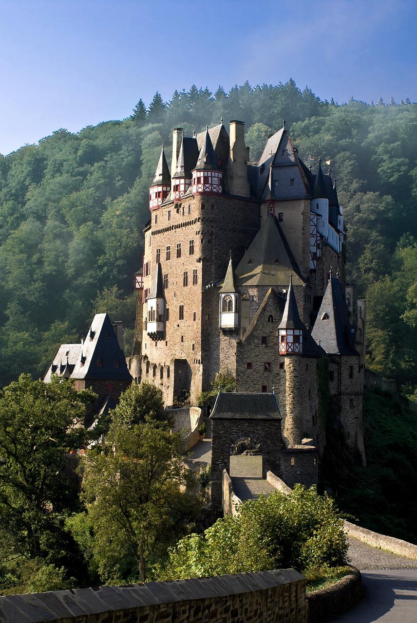 3. 哥特式建筑风格