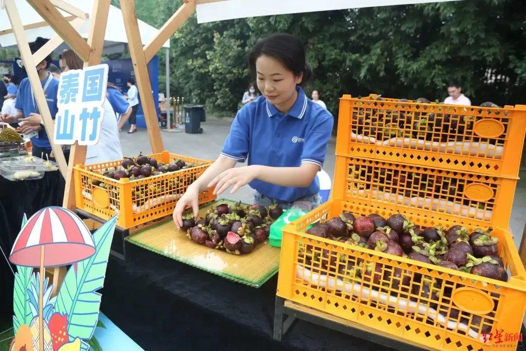 僅五天直達東南亞水果專線首次開進成都蒙陽市場