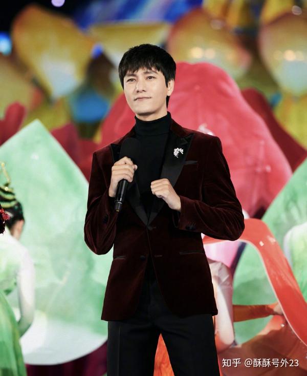 Yoshiki年轻照短发 Yoshiki林佳树抽烟照 林佳树真实照片