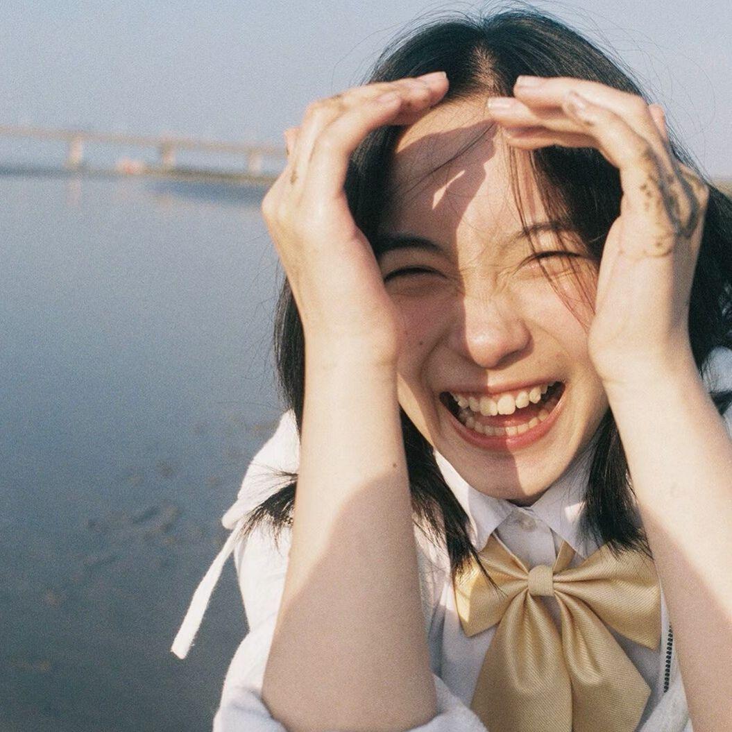 有没有很阳光向上正能量的女生头像