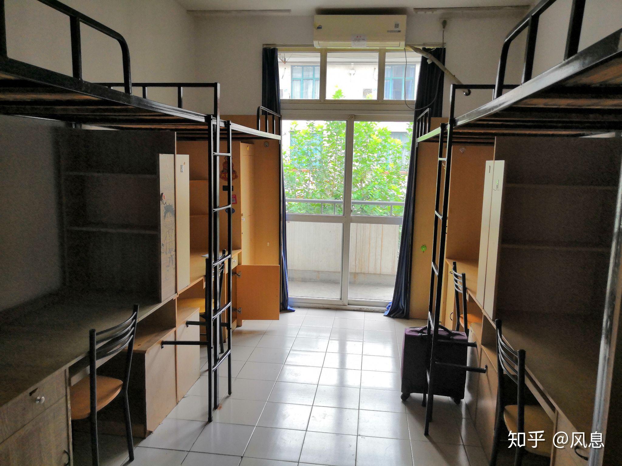 华东师范大学本科生宿舍如何有洗衣间的图吗