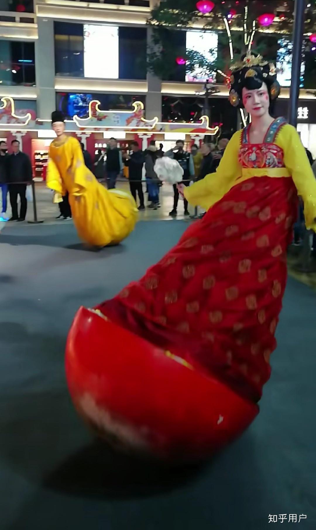 如何看待西安大唐不夜城不倒翁小姐姐? - 知乎