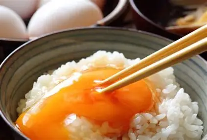 为何生鸡蛋拌饭味道如此平庸，却让日本人着迷？