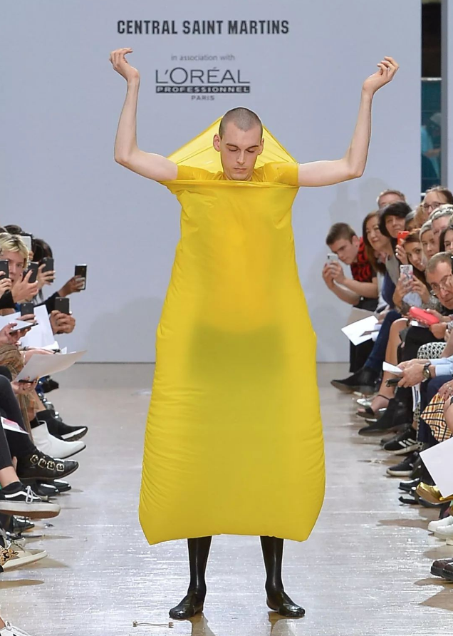 为什么时装品牌和设计师会想出奇怪的服装,这些衣服可能没人会买或穿?