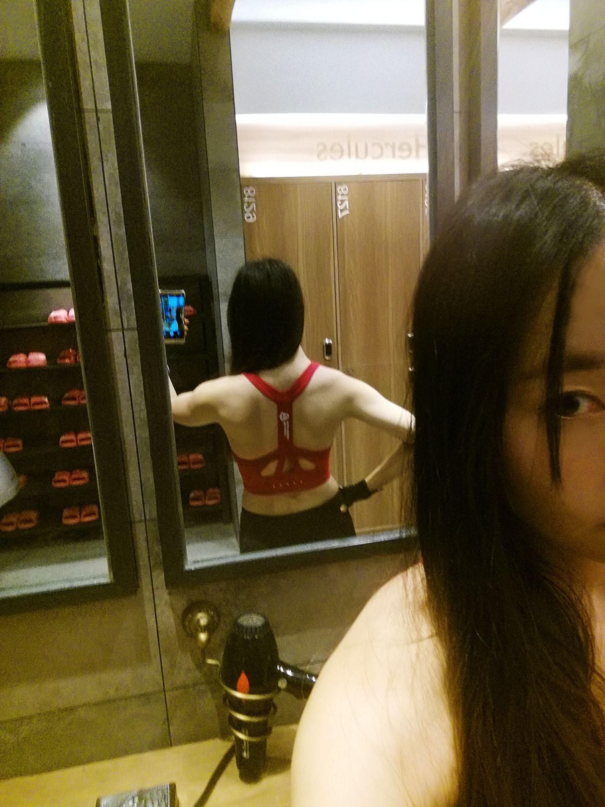 女生如何练背以及肩膀?