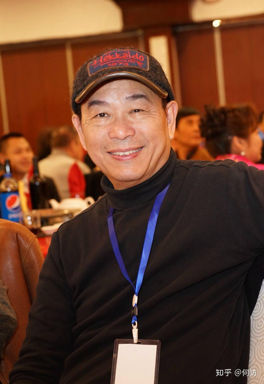 (何媒矩阵资料图:黄锦江老师)画展开幕式花絮本次联展的策展人黄裔立