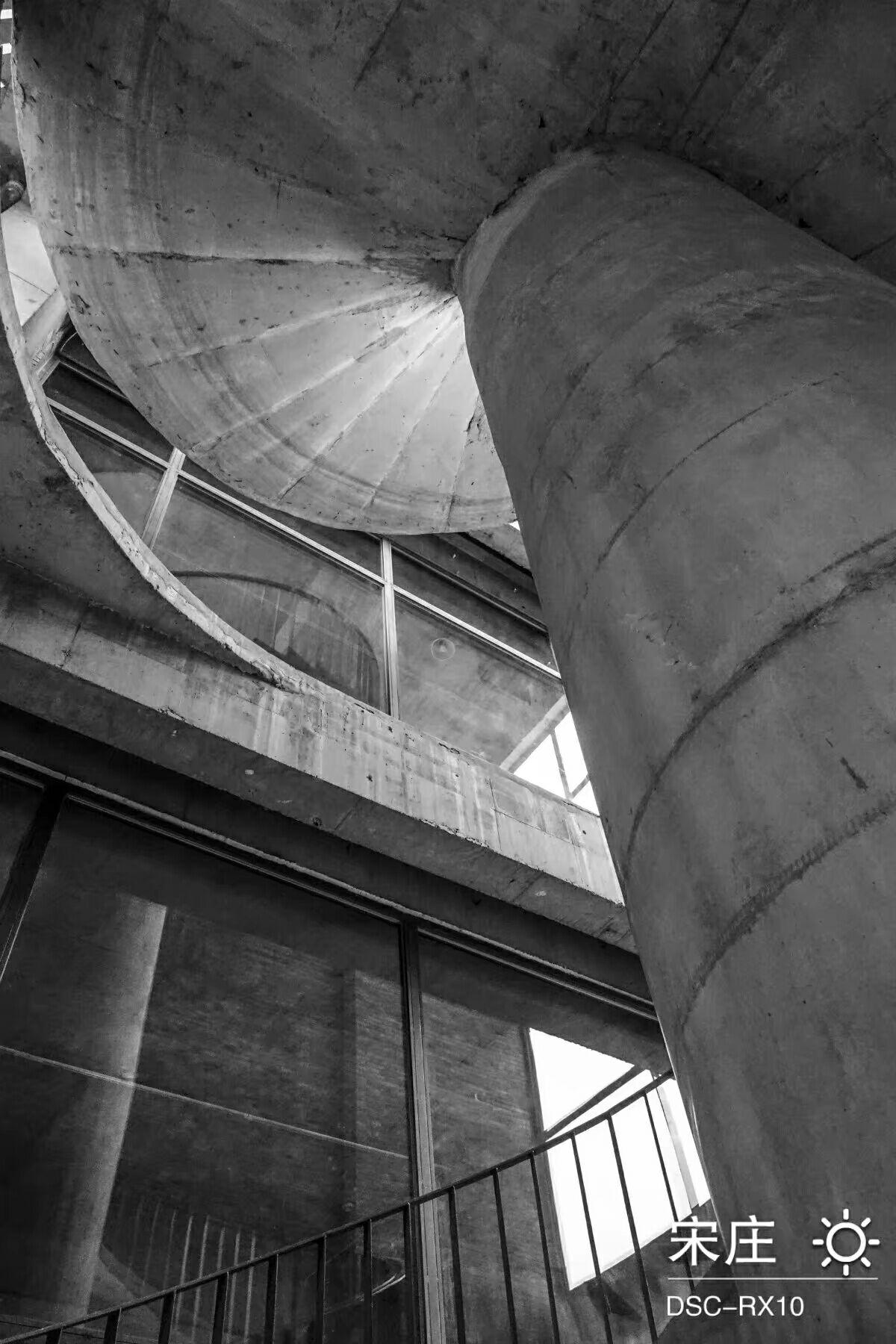 一座建筑的全貌与局部细节有哪些拍摄到位的构图与视角