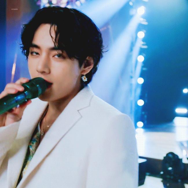 金泰亨存图格莱美造型