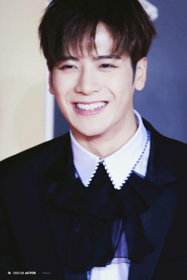 谁被王嘉尔的笑暖到心里,请说说你当时的感觉? - 知乎