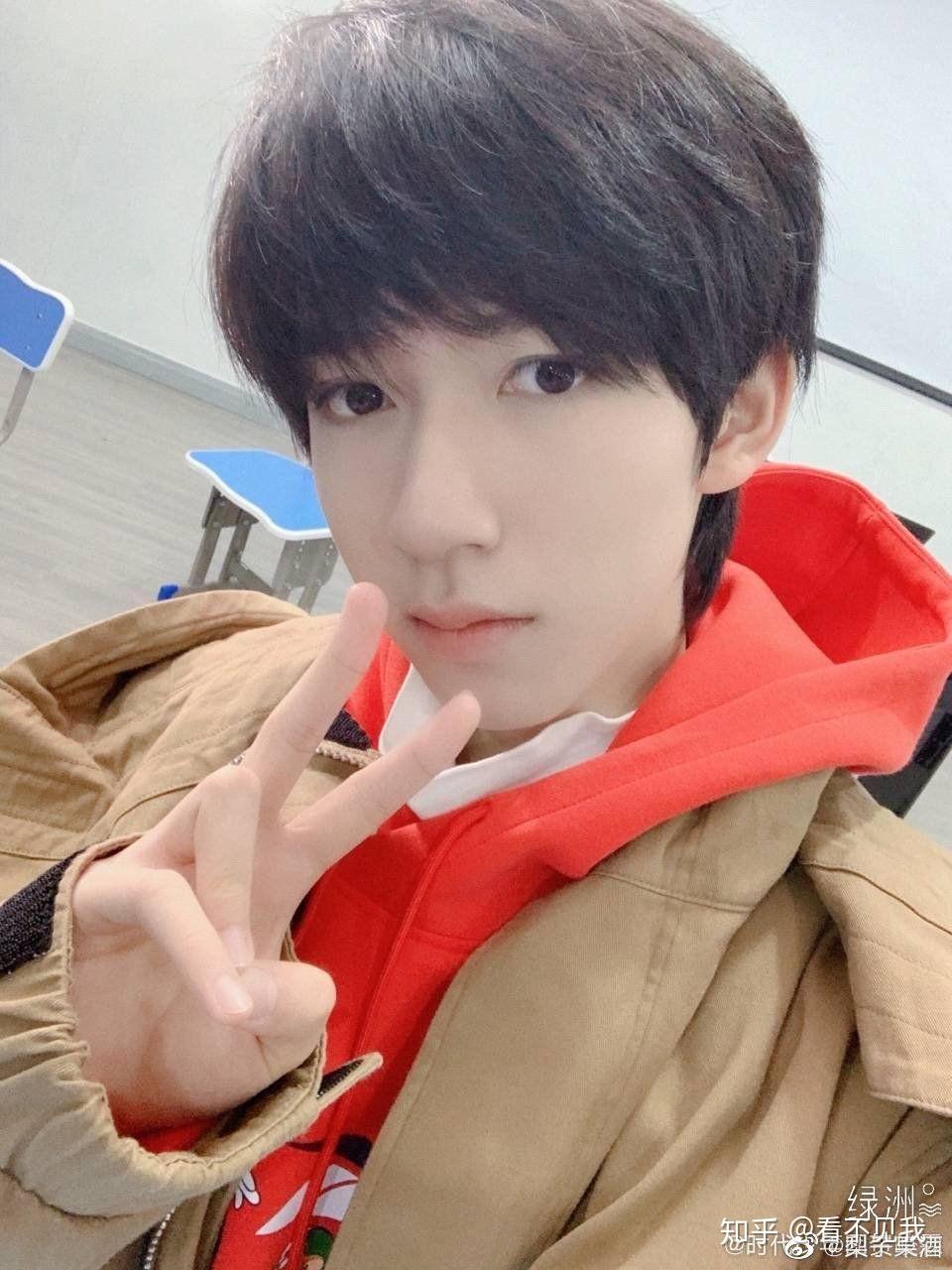 怎么看待贺峻霖越来越大的鼻子和油腻的气质? - 知乎