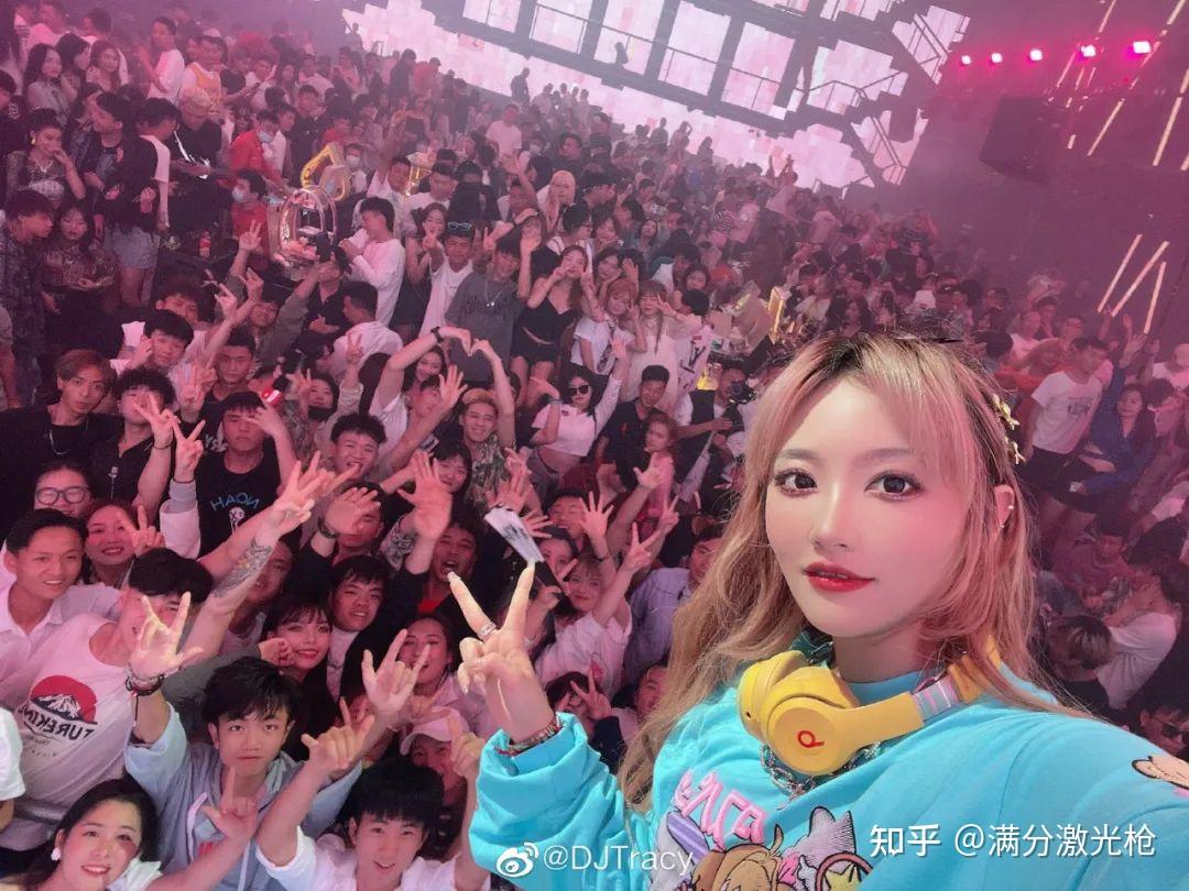 开了一百多瓶黑桃djtracy不愿意下来喝一杯