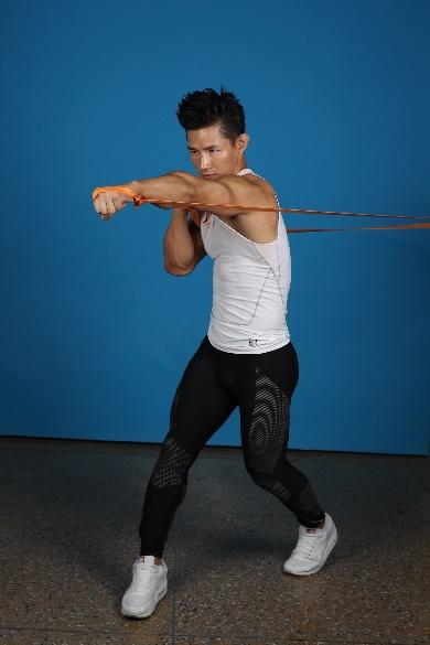 打造格斗的肌肉1:器械流——从卧推到重拳,推力线三级训练达成使命(附