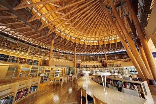 国际教养大学图书馆是日本唯一一间"一年365日,一天24小时不闭馆的