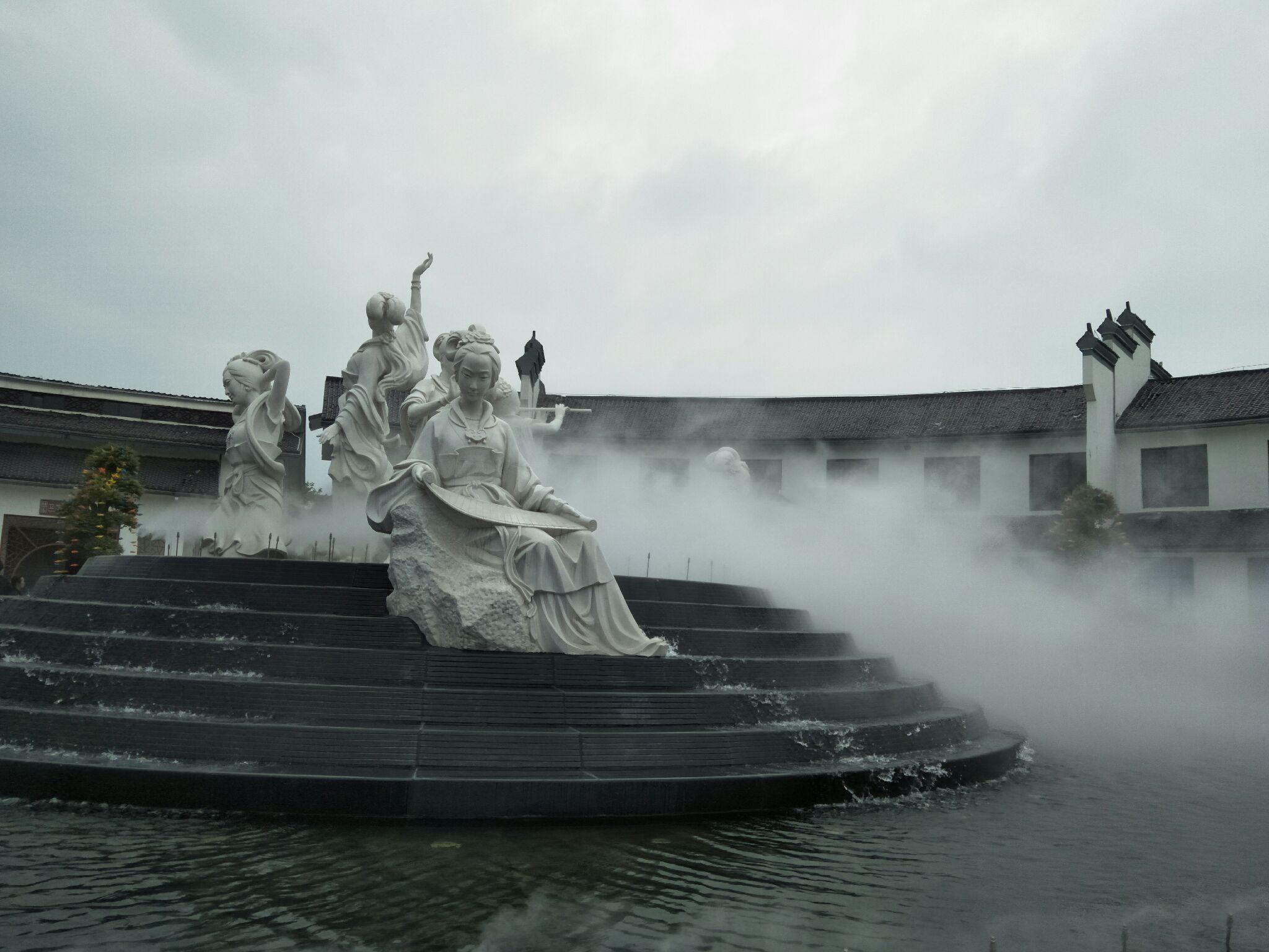勿喷…… 仙女湖位于江西省新余市,它还有一个的传说,仙女湖的名称