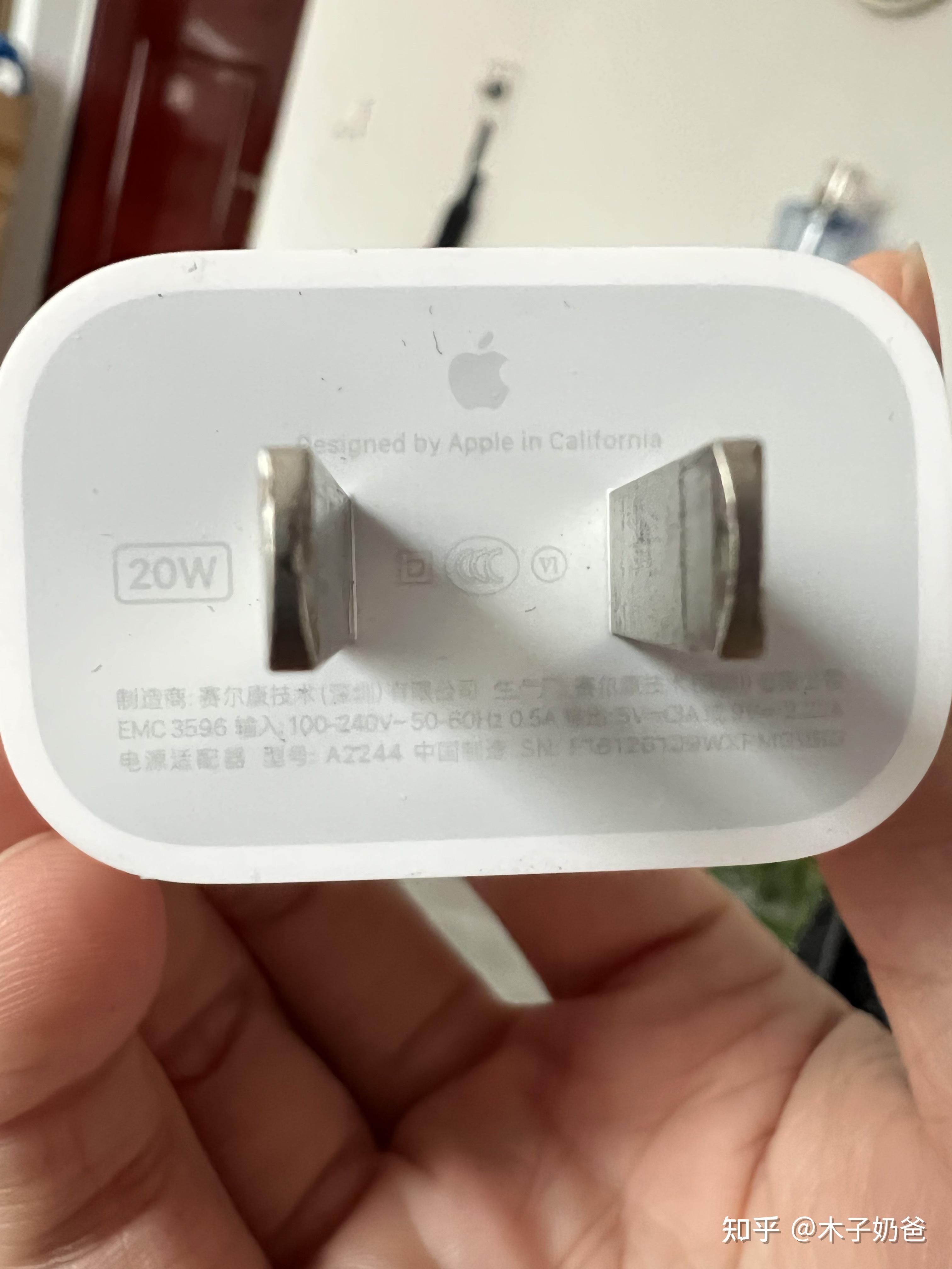 苹果平板的充电器有苹果标志吗