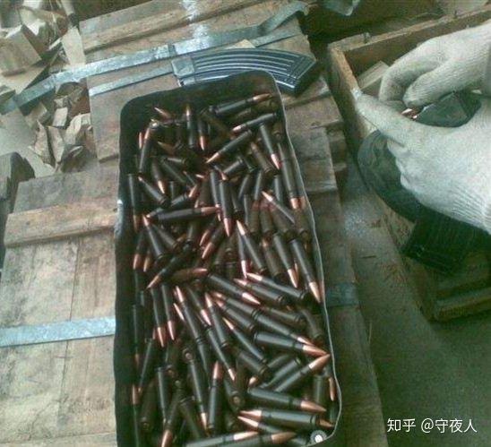 战场上士兵们会怎么拿到弹药呢? - 知乎