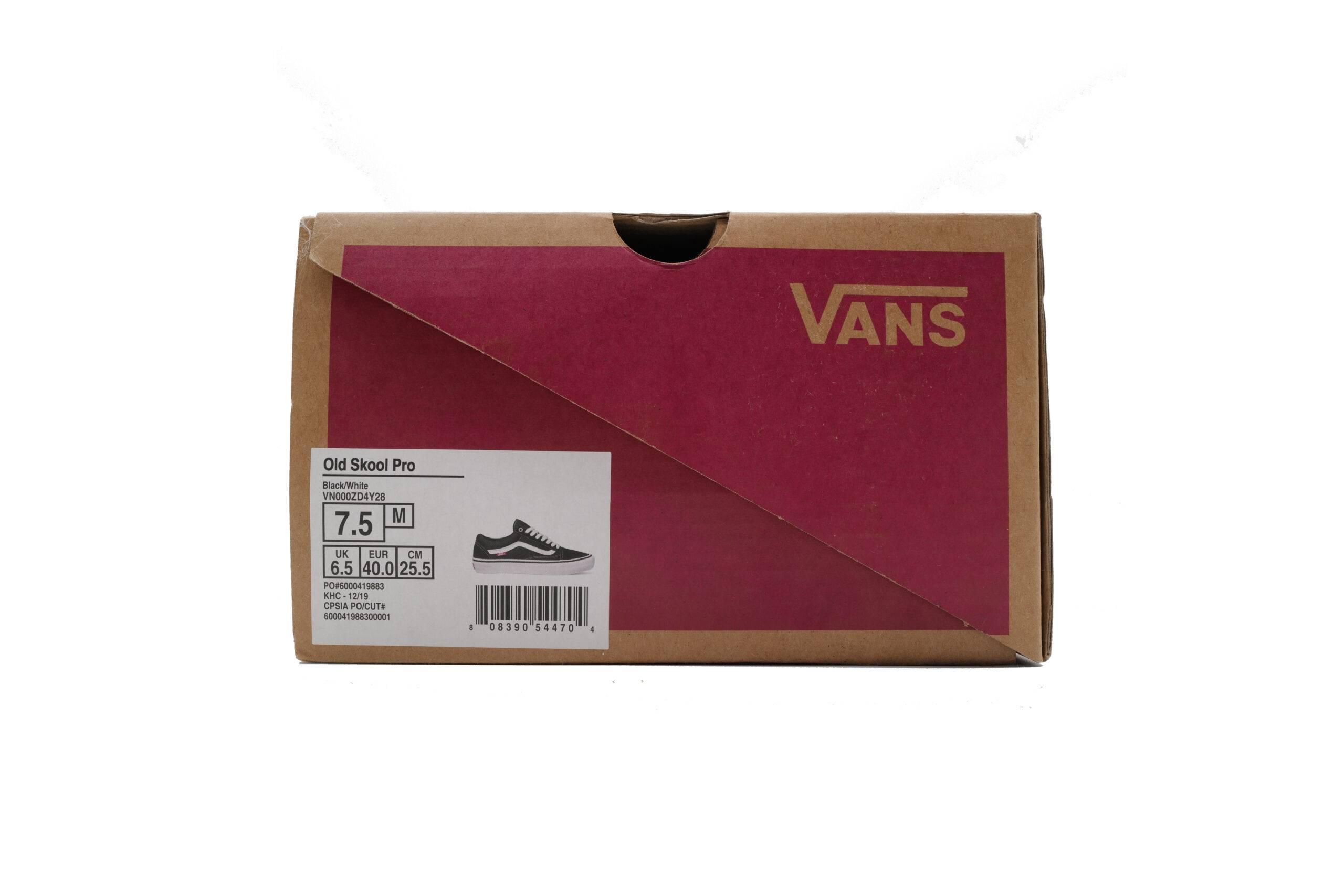 新版本的 vans skate 系列则用到了重新设计的新版鞋盒,可谓诚意满满