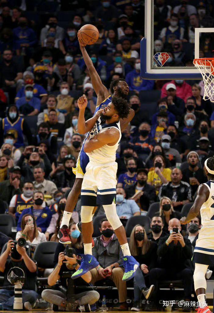 维金斯在新赛季的防守和进攻表现分别是怎样的水平