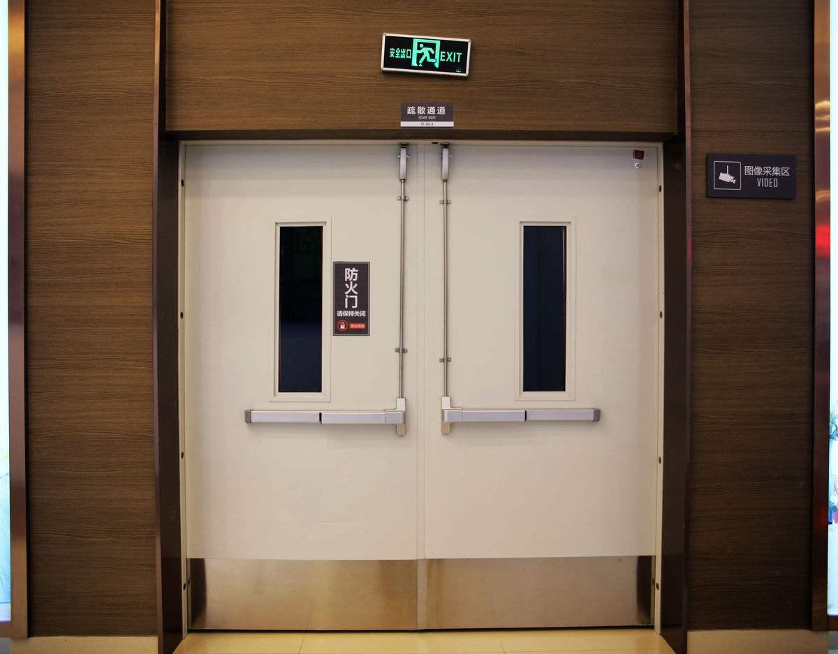 常闭开式防火门紧急逃生门的区别