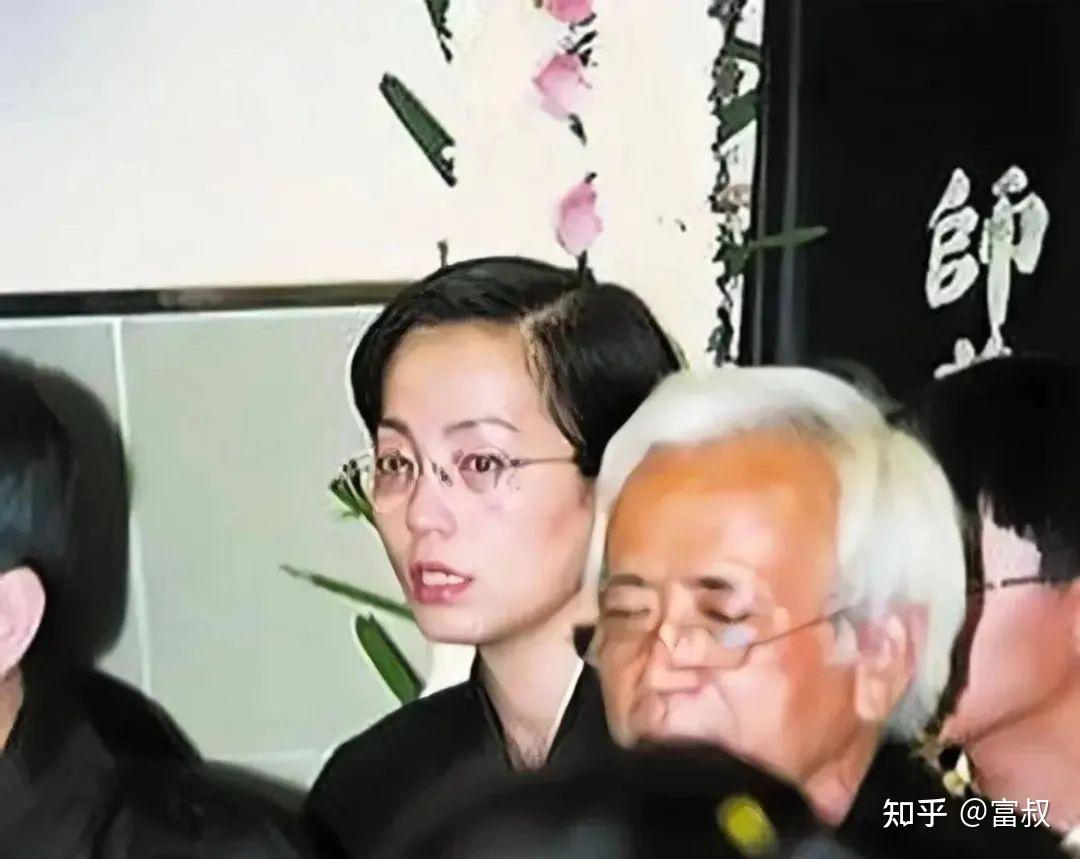 tvb金牌绿叶石榴姐拒收前任千万遗产嫁入豪门丁克20年