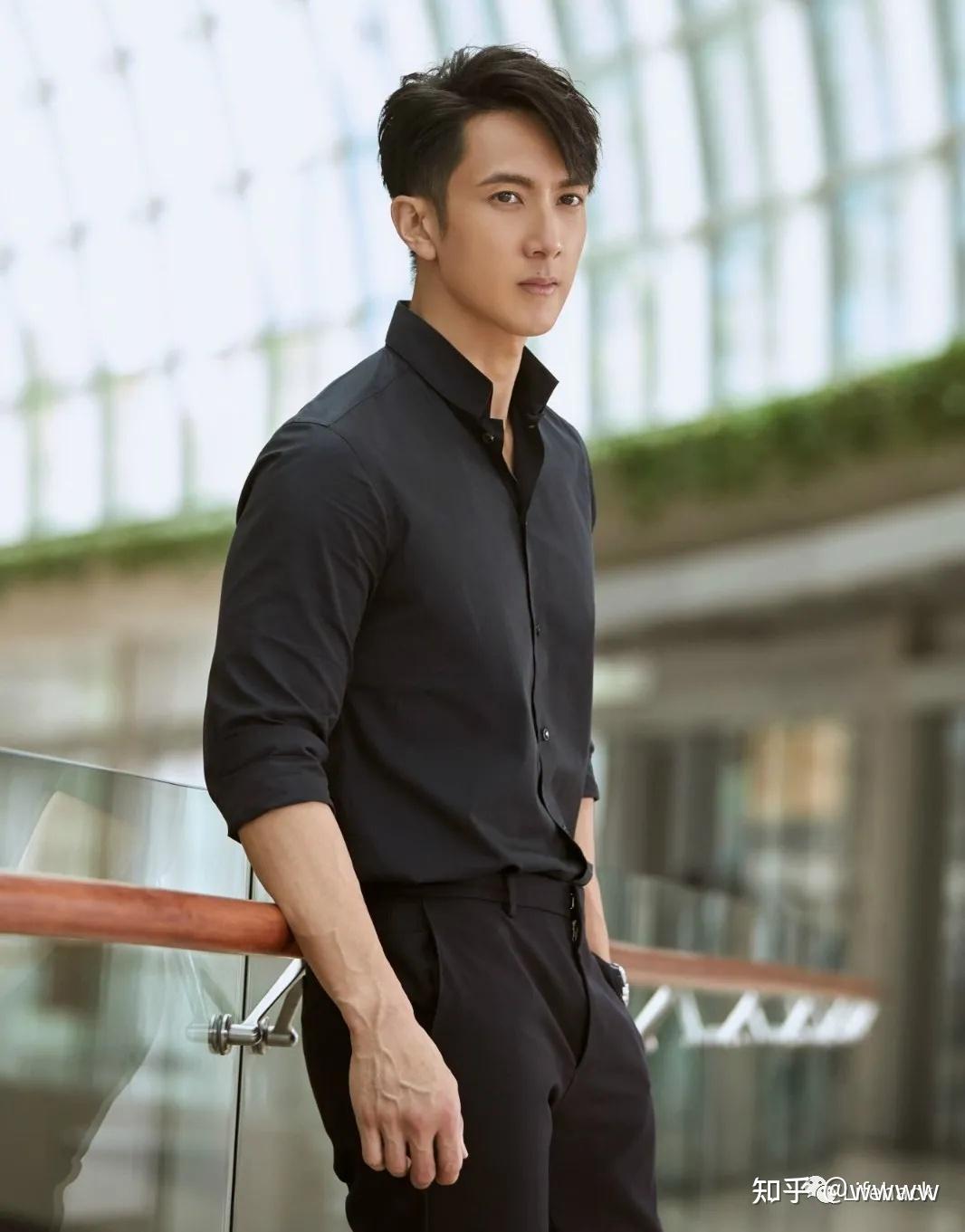 42岁吴尊脱衣秀肌肉,这公狗腰太绝了 - 知乎